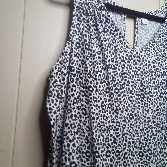 Old Navy Blouse XL Sleeveless V-Neck Flowing Animal Print Black White - Picture 8 of 15